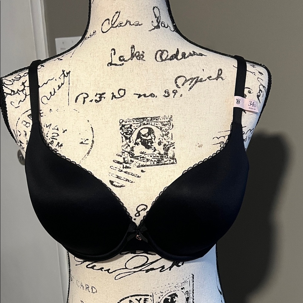 Victoria’s Secret Black Body by Victoria 34D Bra
